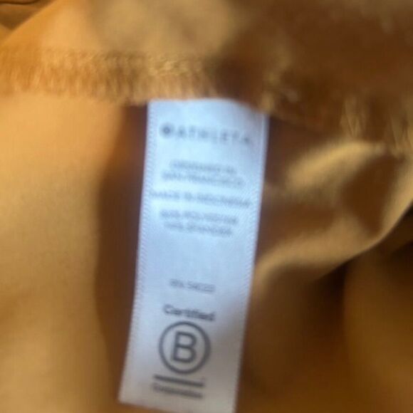 Athleta Gold Pleated front attached belt shorts, size 12 - Picture 4 of 4